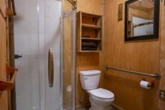 Beehive Sleeps 2 Full Bath